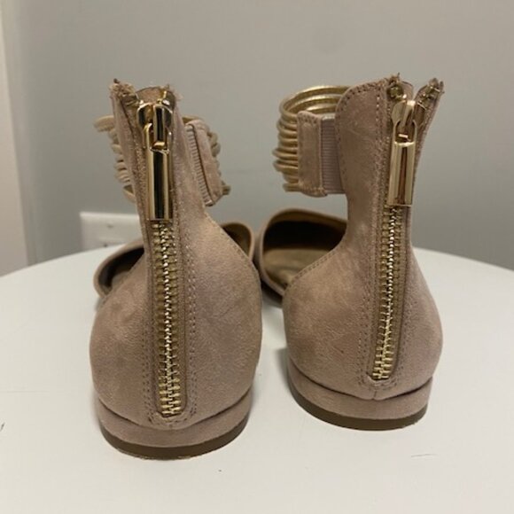 Aerosoles Flats Light Pink/Taupe with Unique Gold Bracelet Strap, Size 7 - Picture 2 of 5